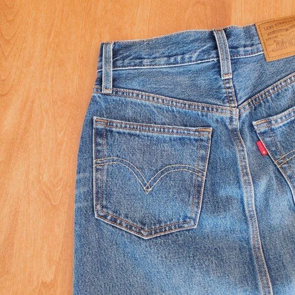 Rare LEVI's Classic Blue Ribcage V Yoke Frayed Skirt - Picture 4 of 14